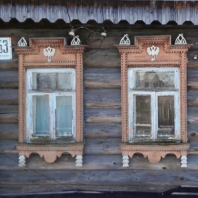 Окна посёлка имени Цюрупы