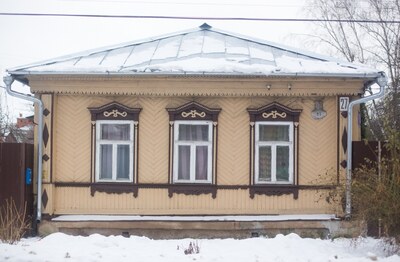 Несколько деревянных домов Коломны