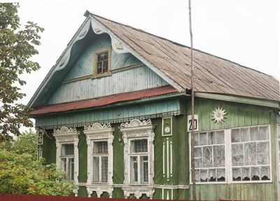 Дома деревни Подлесной