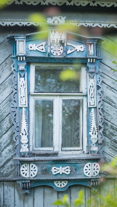 Fenster des Dorfes Dorofejevo