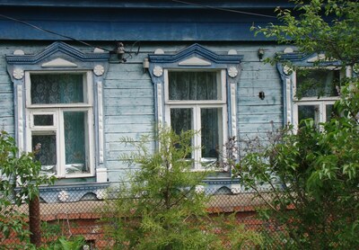 Деревянные дома и наличники в деревне Никитское