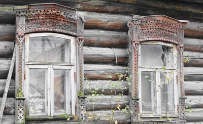 Деревянные дома в деревне Донино