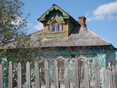 Деревянные дома в деревне Шуколово