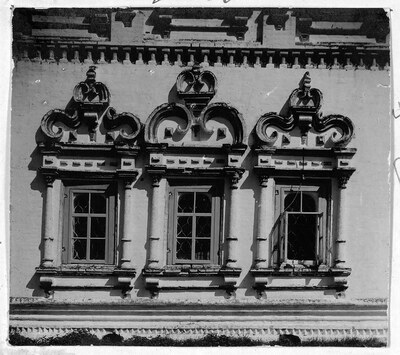 Три южных окна в храме Св. Николая Чудотворца. с. Ныроб. [1913 г., май.]