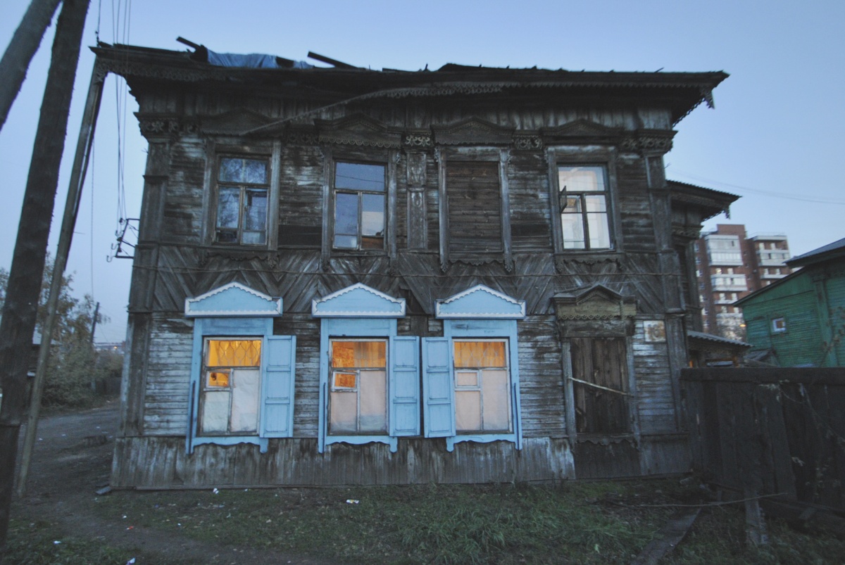 И даже там горит огонь..