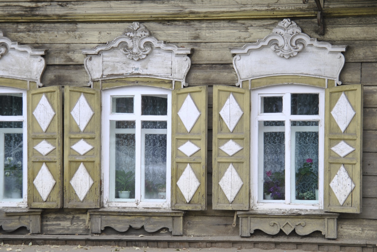 Красивый деревянный дом в Иркутске