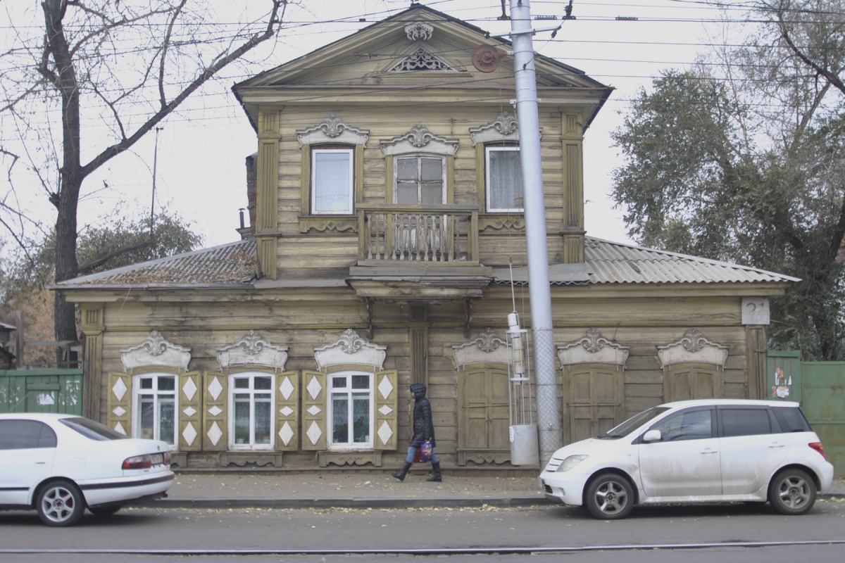 Красивый деревянный дом в Иркутске