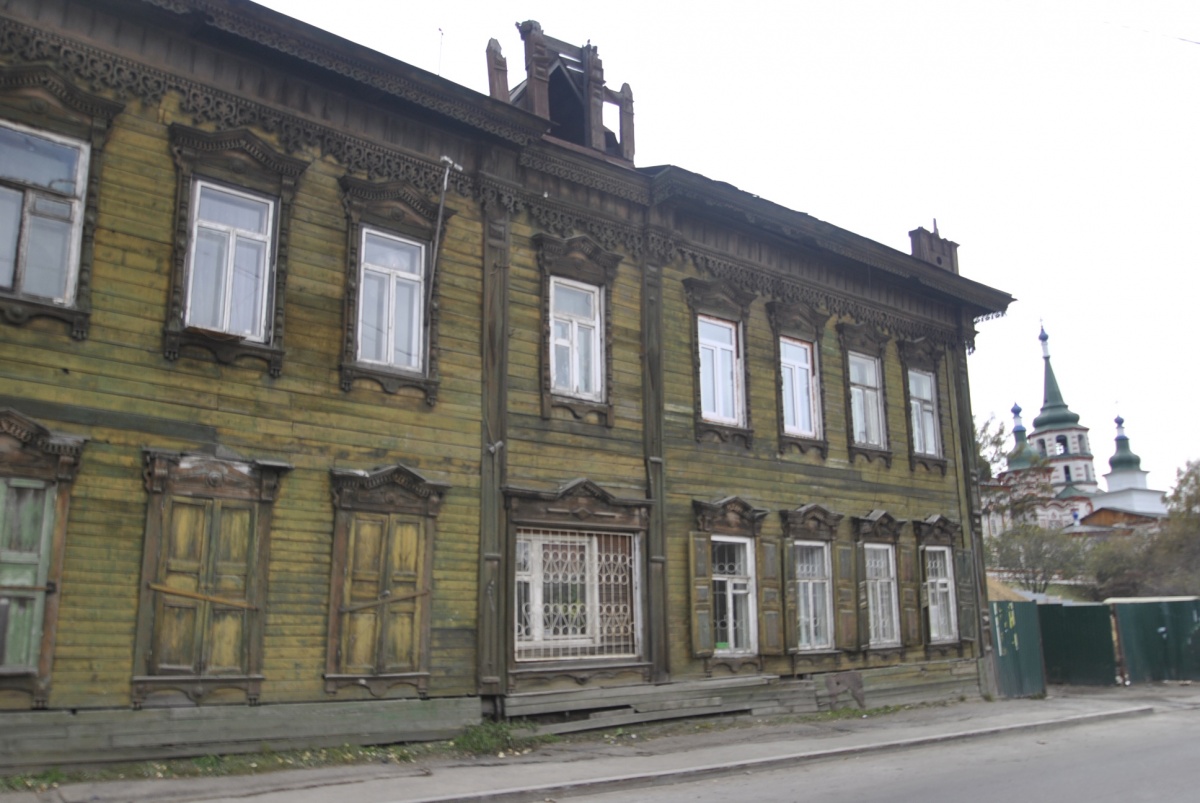 Красивый деревянный дом в Иркутске