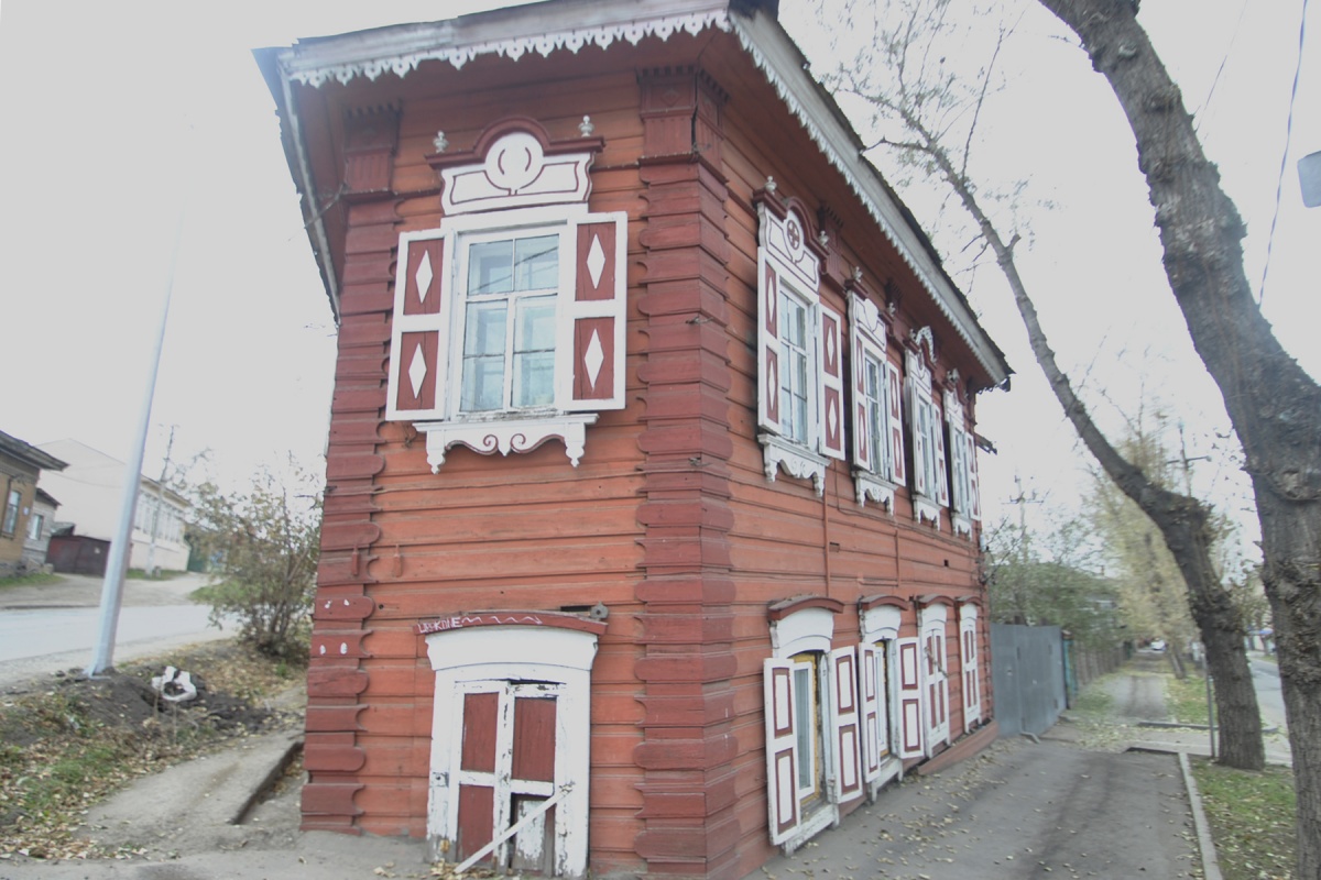 Красивый деревянный дом в Иркутске