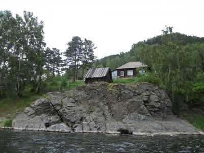 Жизнь у реки