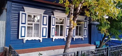 Деревянные наличники со ставнями