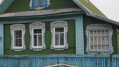 резьба на всех окнах