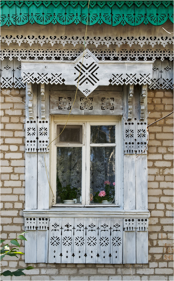 На кирпичной стене