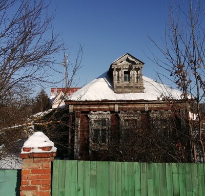 Домик в снежной шапке