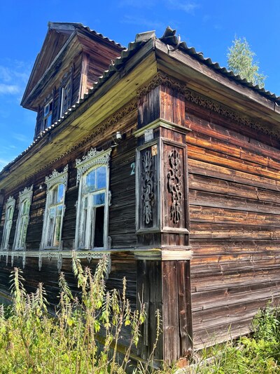 Детали резьбы на углах домов